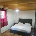 Bed & Breakfast Krojet E Rrogamit 3*