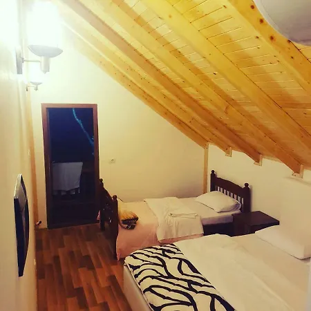 Krojet E Rrogamit Bed & Breakfast 3*