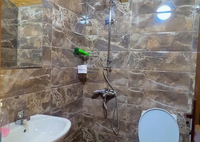 Krojet E Rrogamit לינה וארוחת בוקר ולבונה