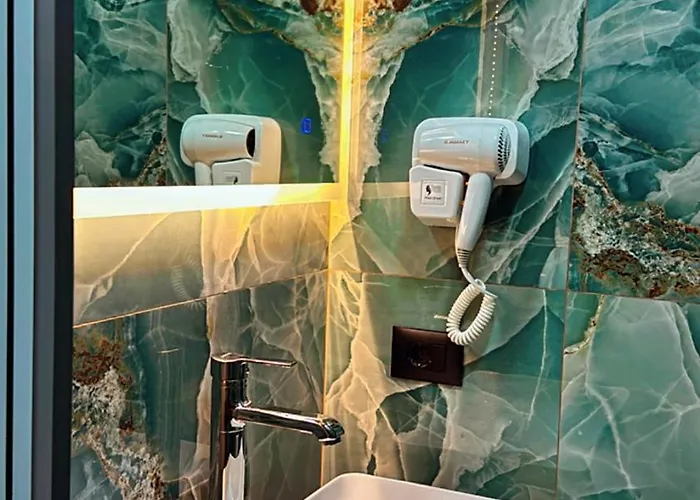 לינה וארוחת בוקר Krojet E Rrogamit 3*