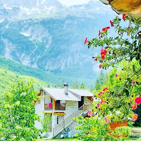 Krojet E Rrogamit Bed & Breakfast 3*