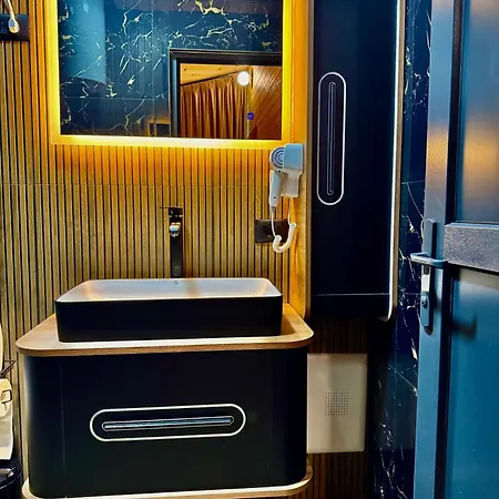 Krojet E Rrogamit 3* فالبني