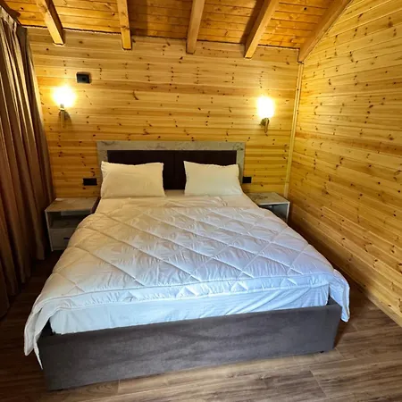 Krojet E Rrogamit فندق مبيت وإفطار 3*